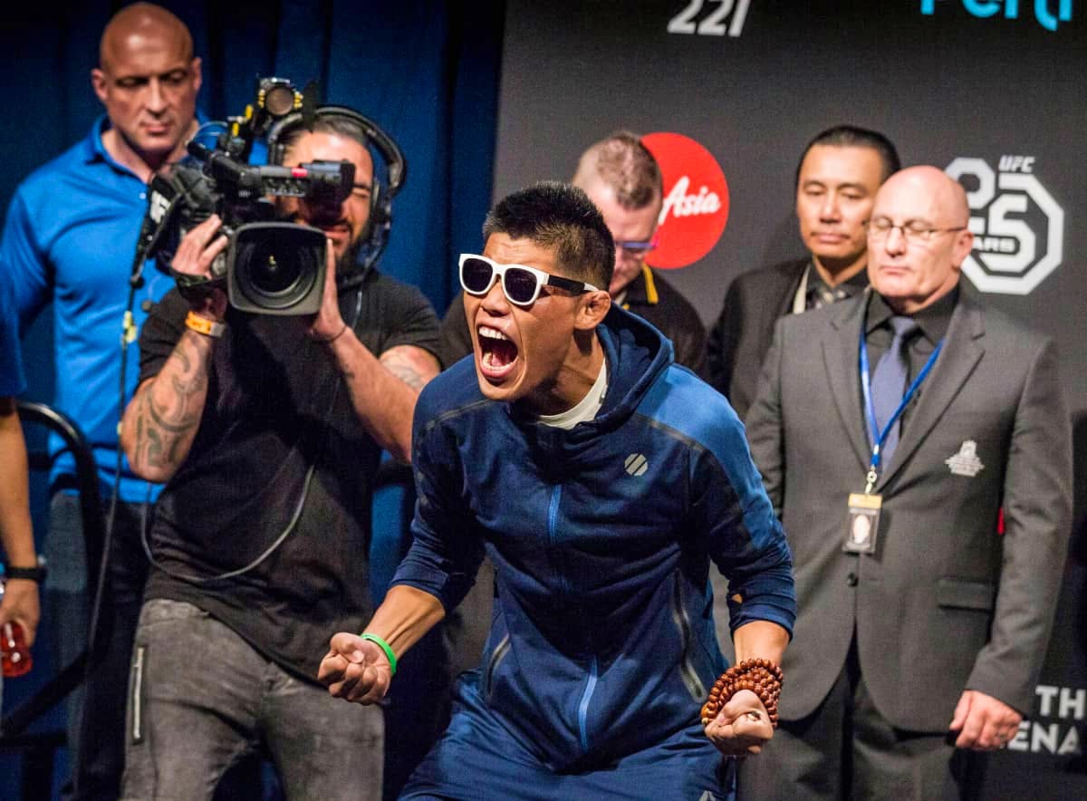 Li Jingliang is confident he can defeat Khamzat Chimaev